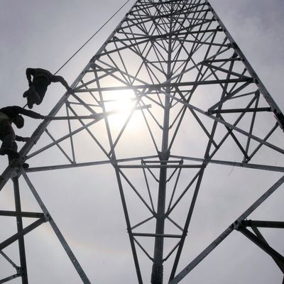 Self Supporting Internet 5G Telecommunication Antenna 3 Legged Angular Steel Tower