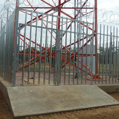 Solar Energy Antenna Tower With Energy Storage Self Supporting Galvanized 20 30 40M 4G 5G Mast