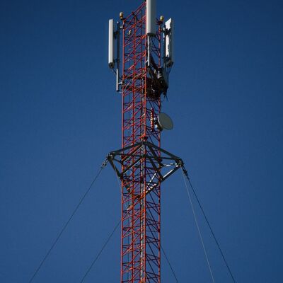 Wireless Communication Maintenance-Free Guyed Tower Pre-Galvanized Steel For Remote Rural Area