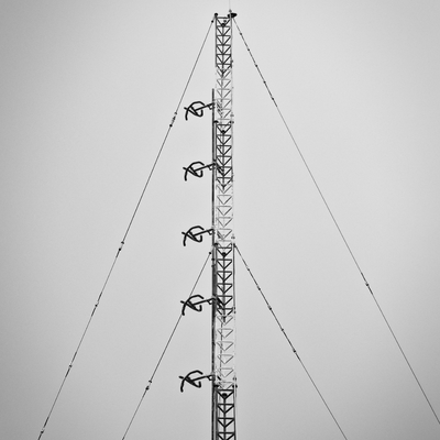 40M Wind Resistant Guyed Antenna Tower For Coastal Island Signal Transmission
